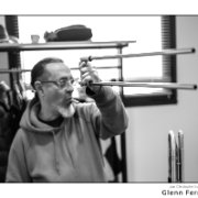 Off ! Backstage, studio, balances